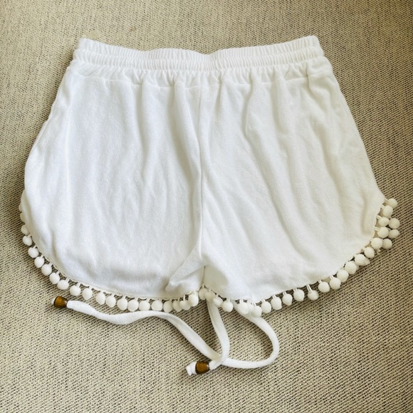 NWOT women’s white pom pom shorts made in Greece! - Picture 2 of 4